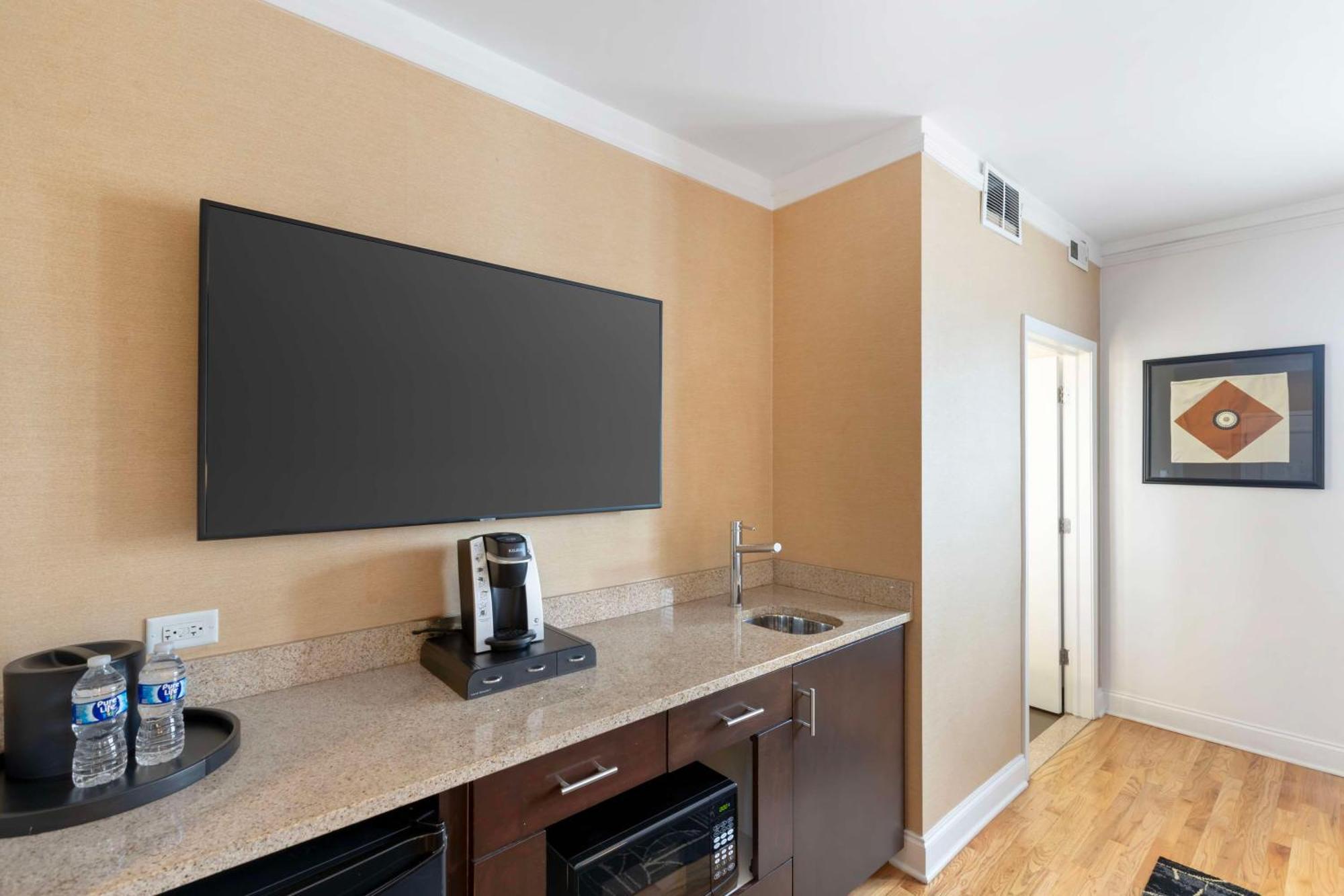 Best Western Plus Hawthorne Terrace Hotel Чикаго Экстерьер фото